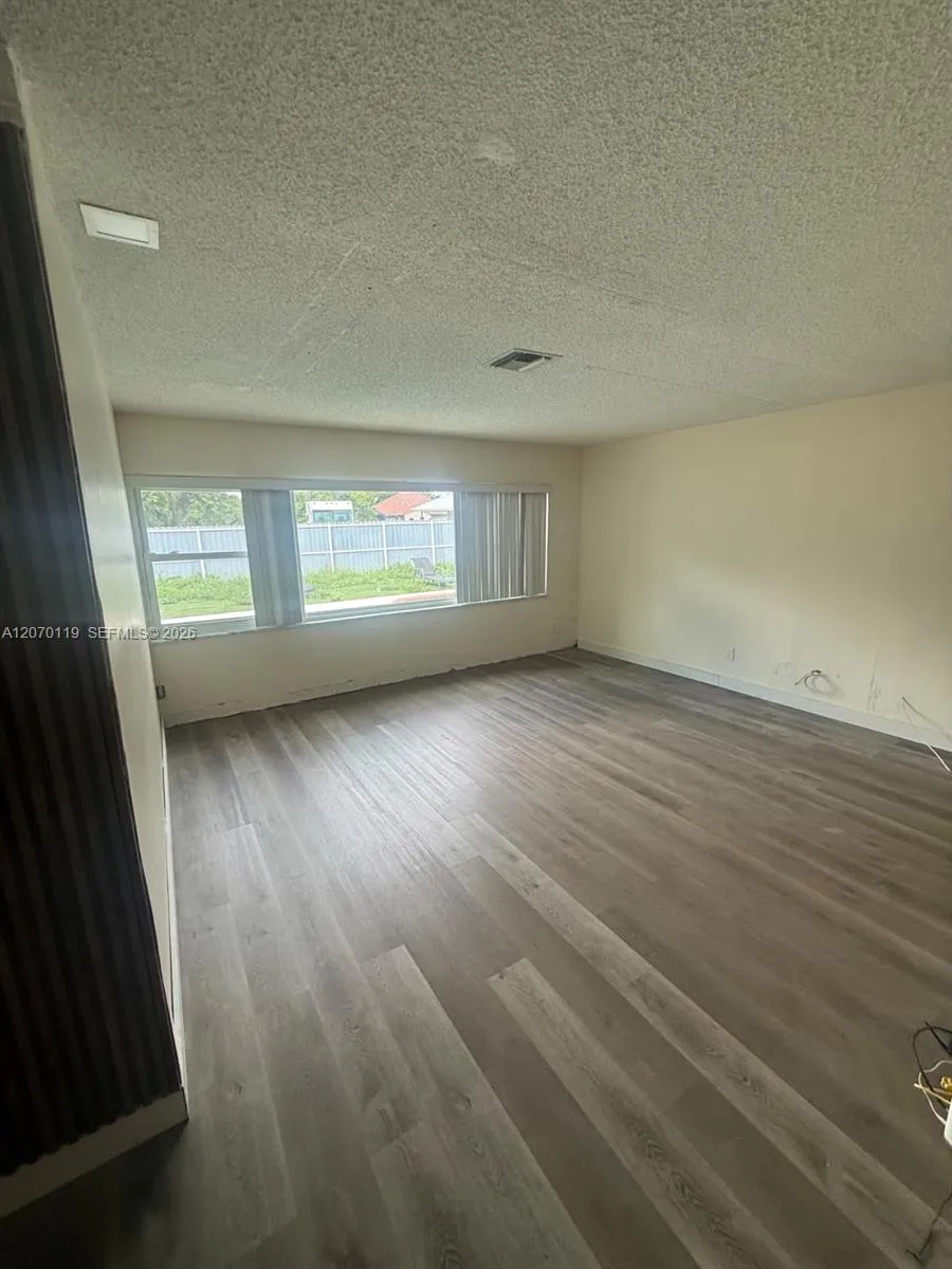 129 E Lake Dr Lehigh Acres, FL 33936