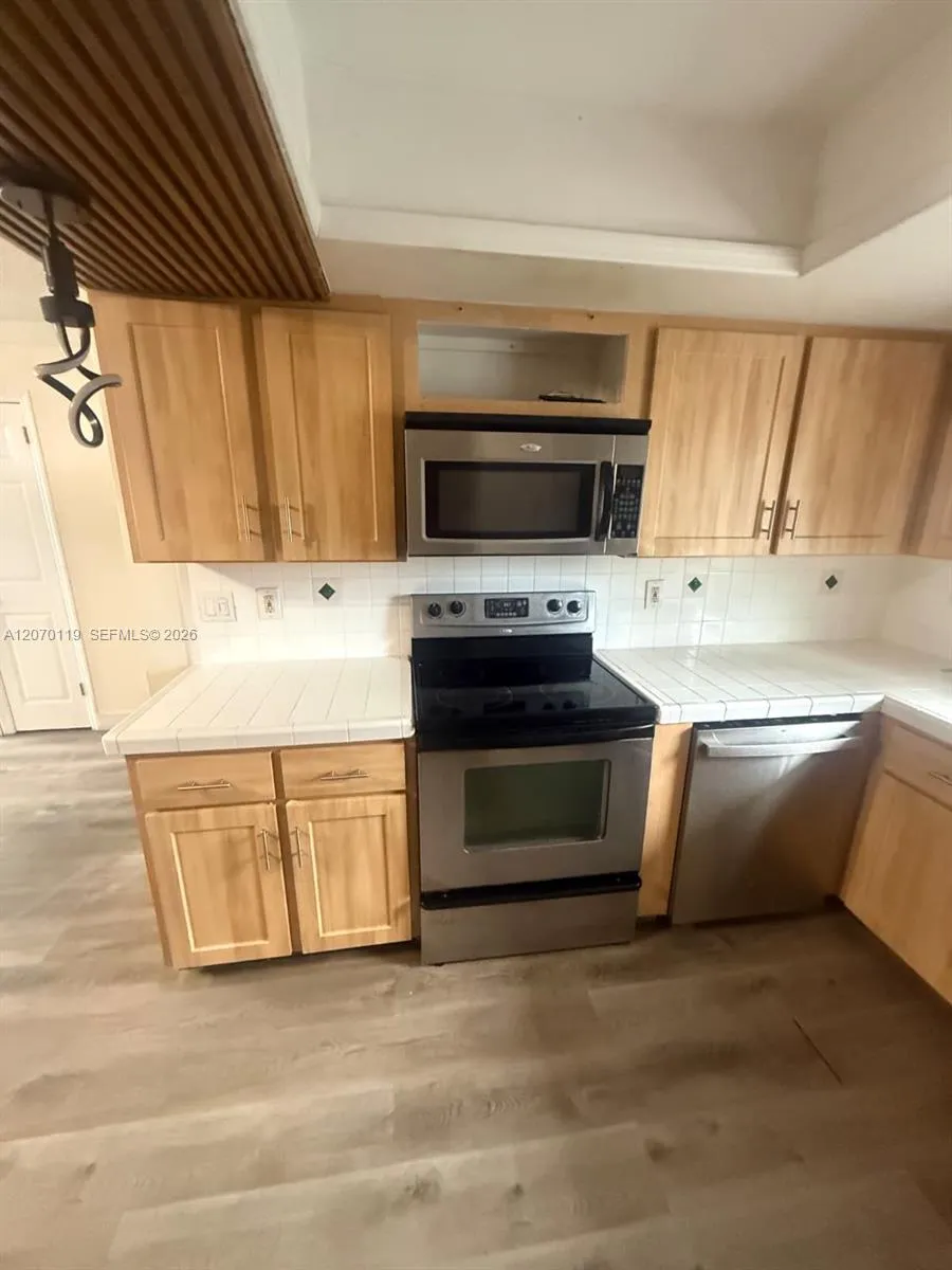 129 E Lake Dr Lehigh Acres, FL 33936