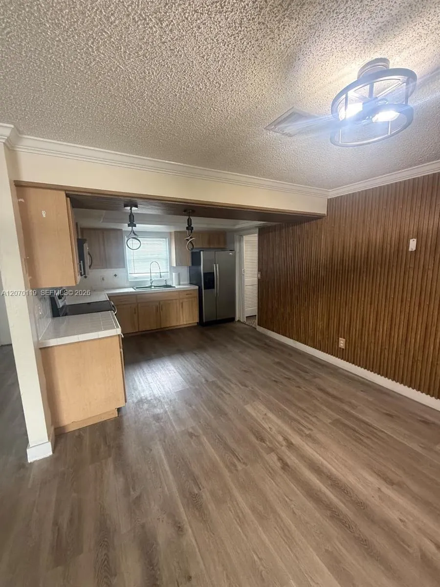 129 E Lake Dr Lehigh Acres, FL 33936