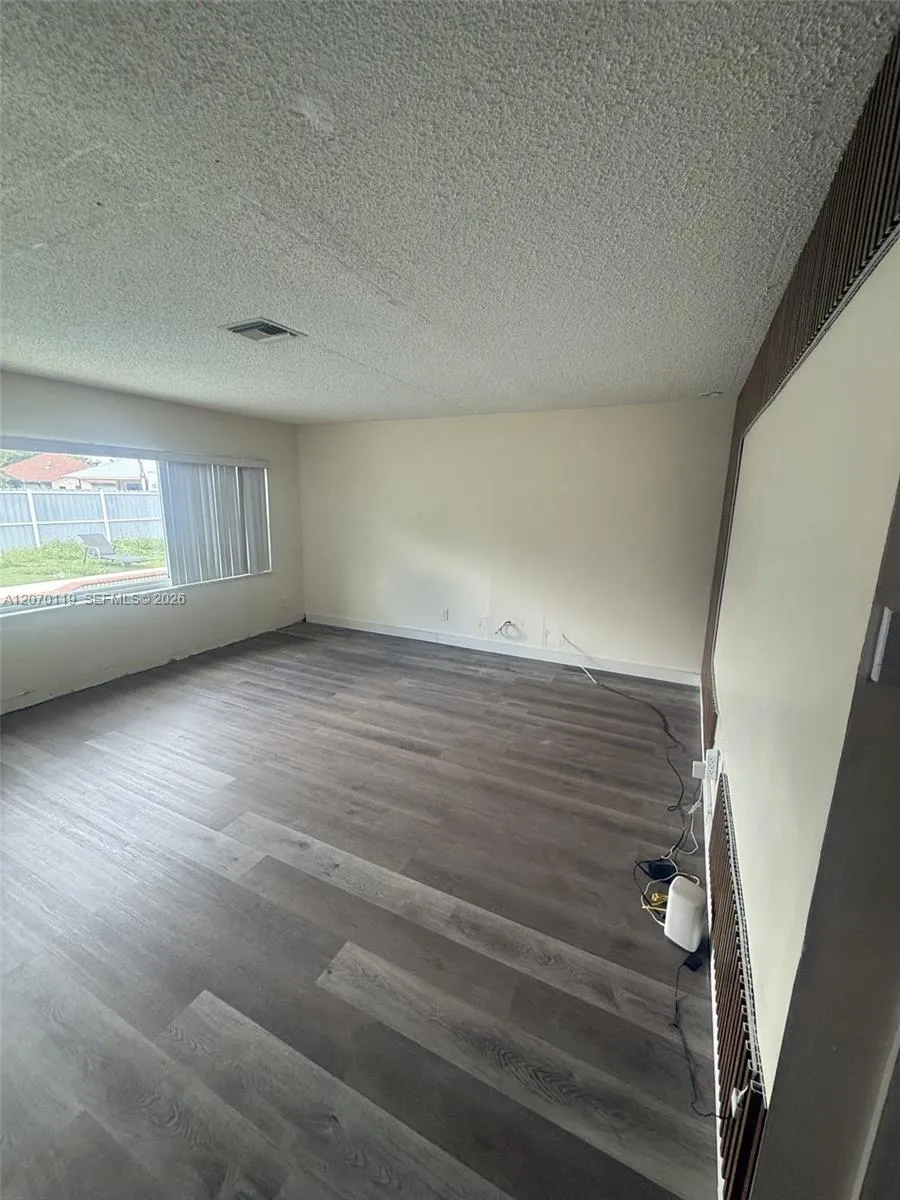 129 E Lake Dr Lehigh Acres, FL 33936