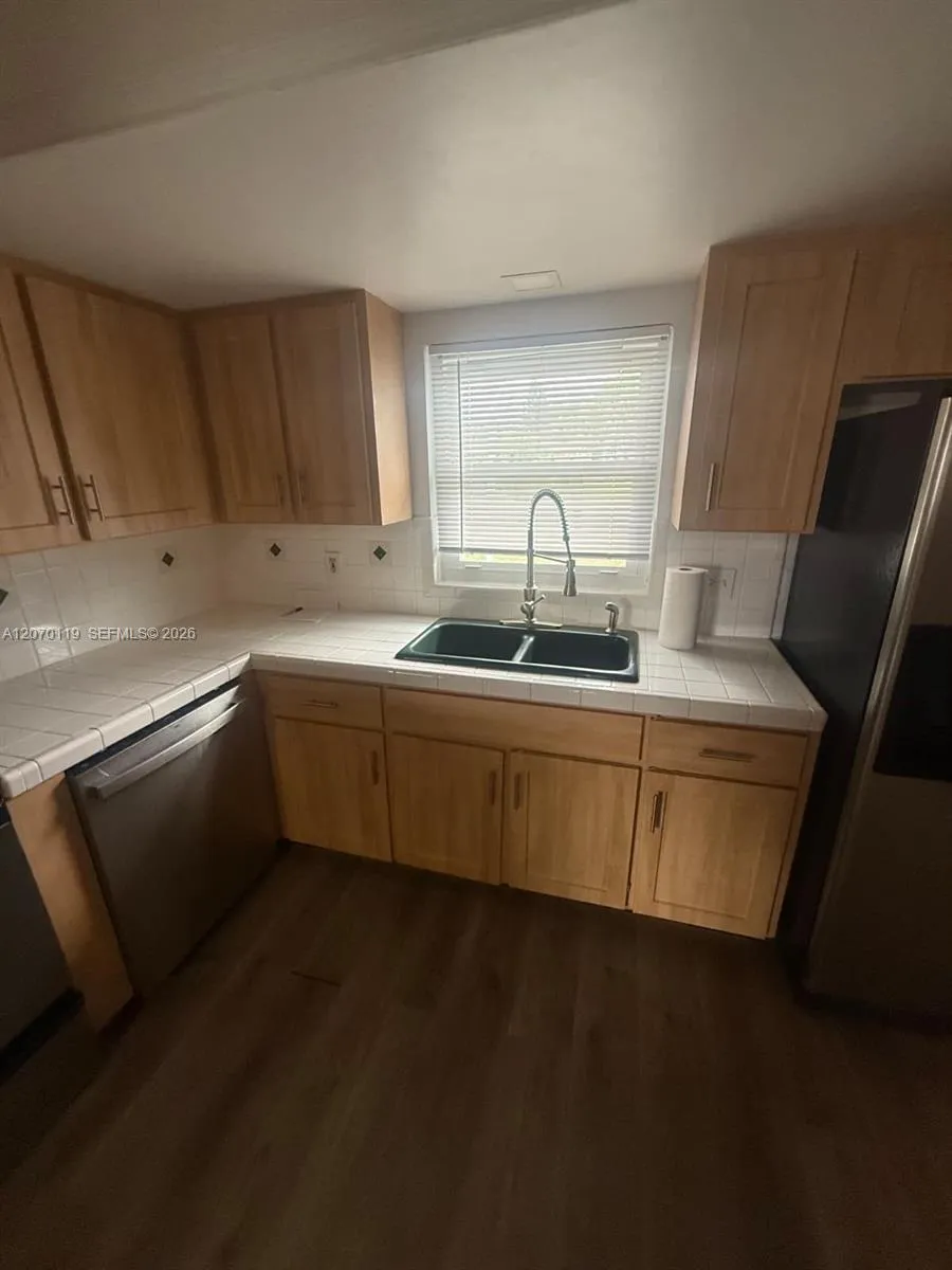 129 E Lake Dr Lehigh Acres, FL 33936