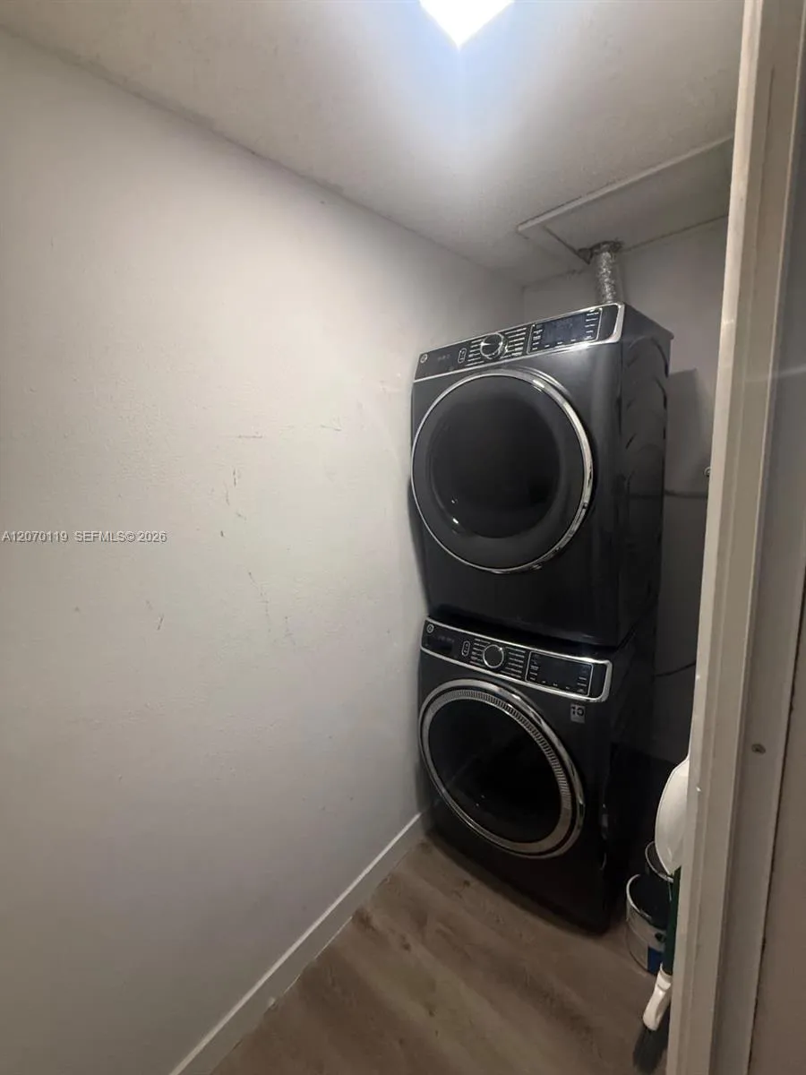 129 E Lake Dr Lehigh Acres, FL 33936