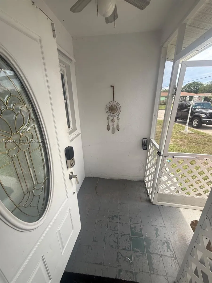 129 E Lake Dr Lehigh Acres, FL 33936
