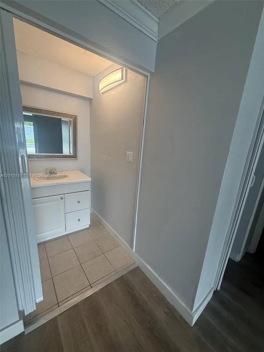 129 E Lake Dr Lehigh Acres, FL 33936