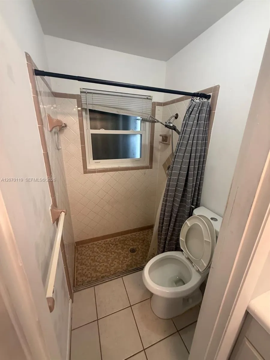 129 E Lake Dr Lehigh Acres, FL 33936
