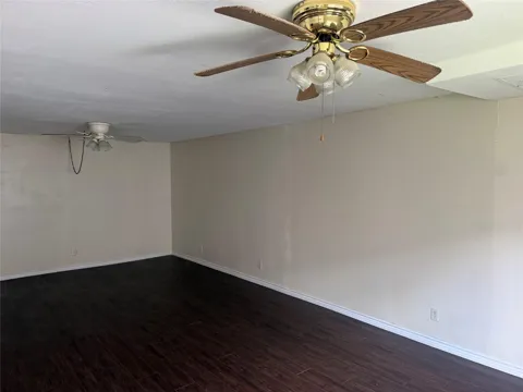 1221 Houston Streets #4