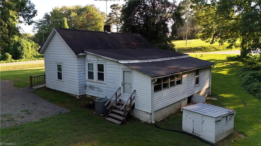 1574 Carter Street Mount Airy, NC 27030
