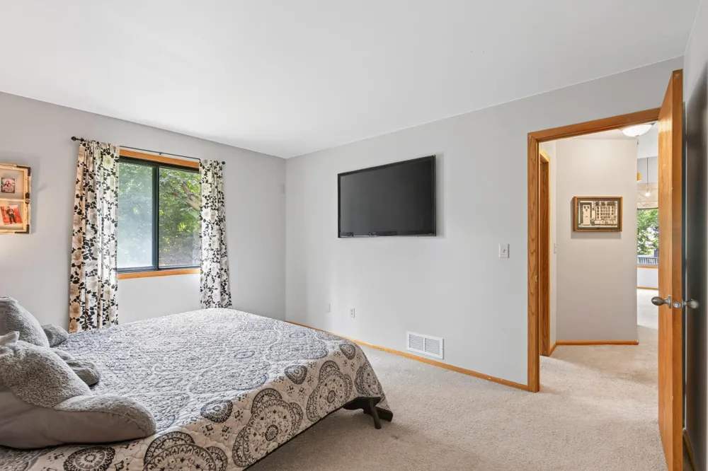 1128 Fox Run Road Waconia, MN 55387