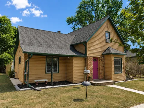 112 4th Avenue NE