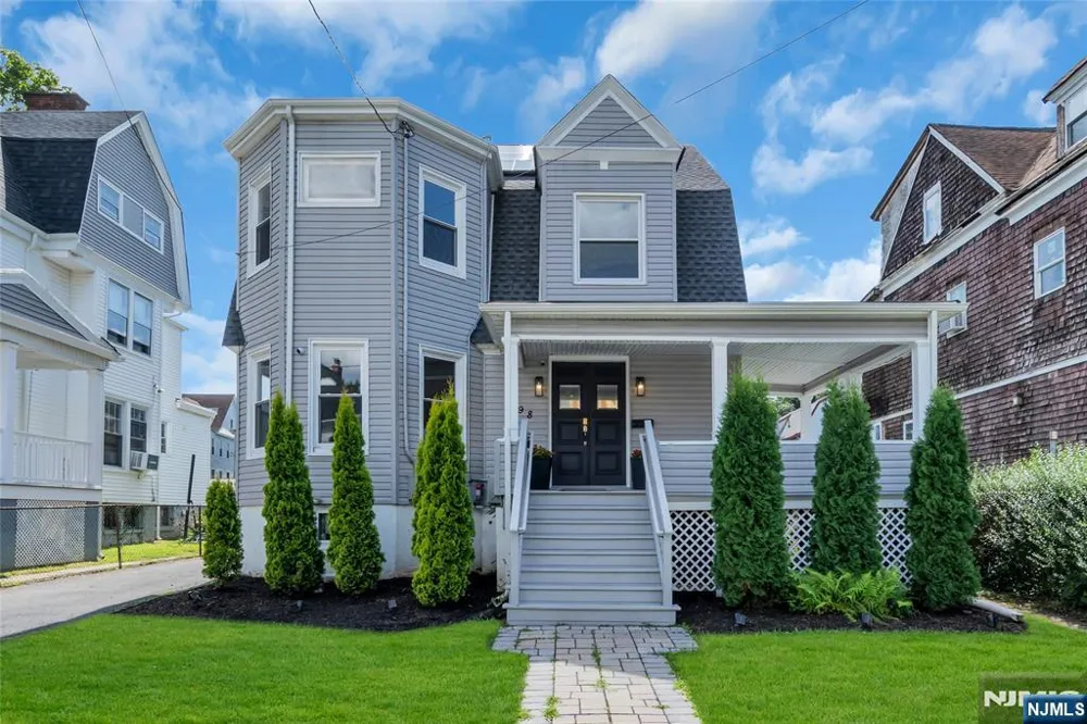 398 Hillside Avenue Orange, NJ 07050