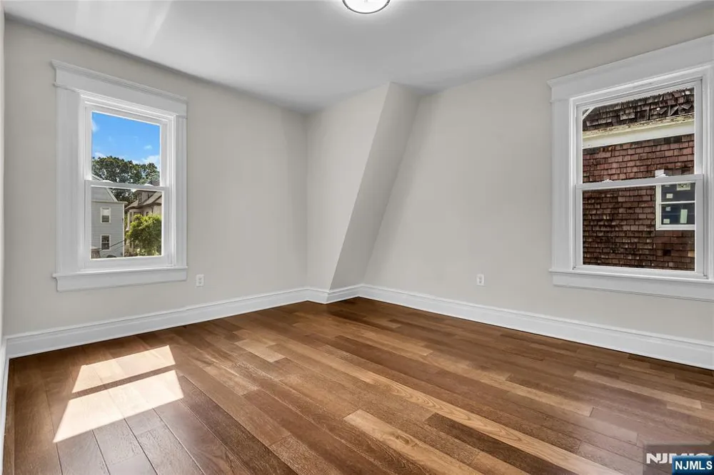 398 Hillside Avenue Orange, NJ 07050
