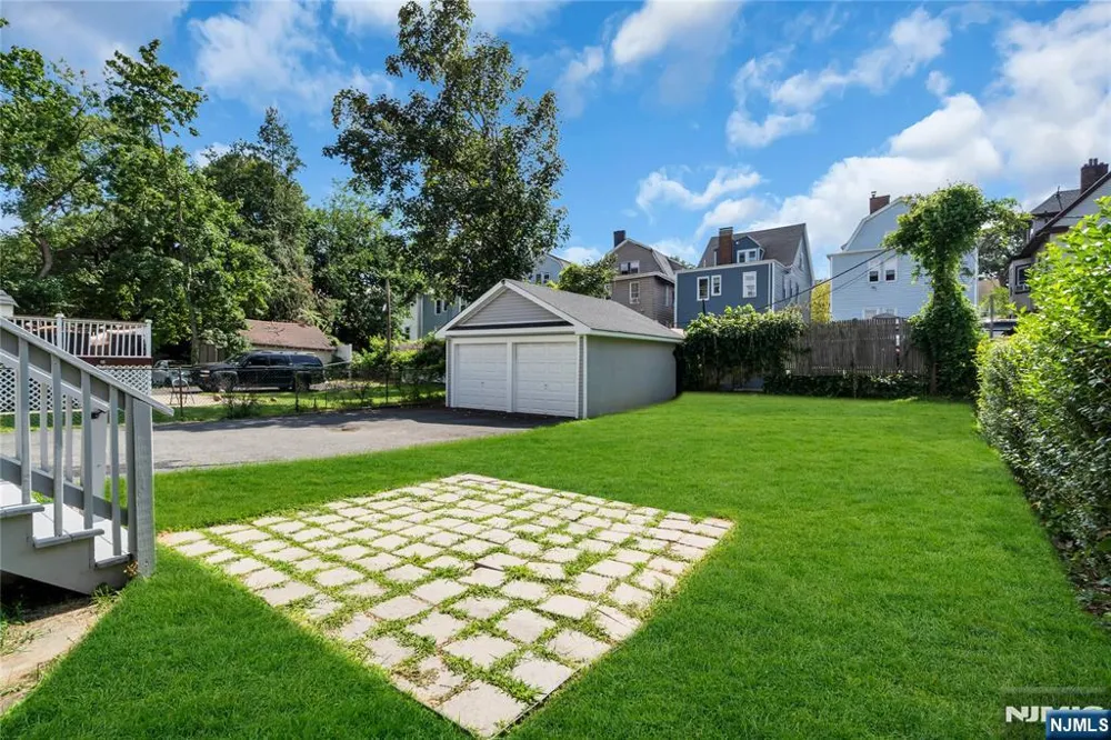 398 Hillside Avenue Orange, NJ 07050