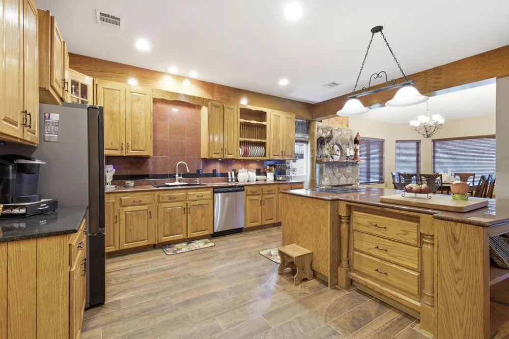 19412 Greenhill Drive Helotes, TX 78023