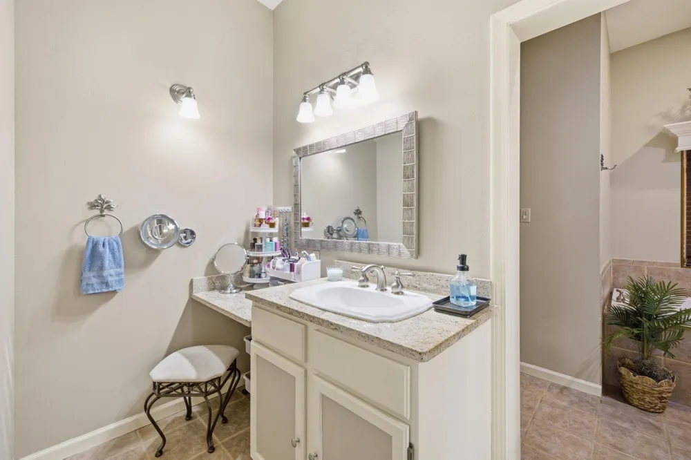 19412 Greenhill Drive Helotes, TX 78023