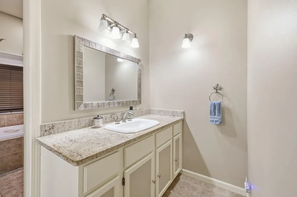 19412 Greenhill Drive Helotes, TX 78023