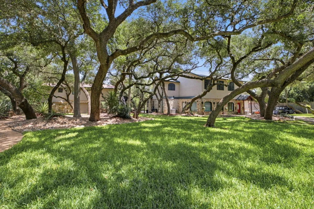 19412 Greenhill Drive Helotes, TX 78023