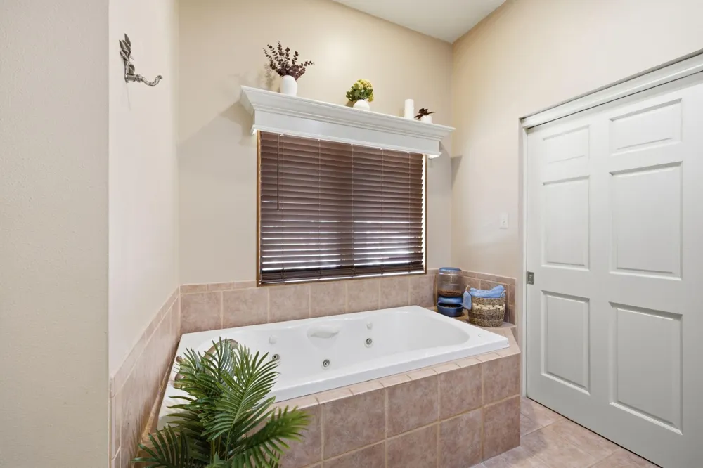 19412 Greenhill Drive Helotes, TX 78023
