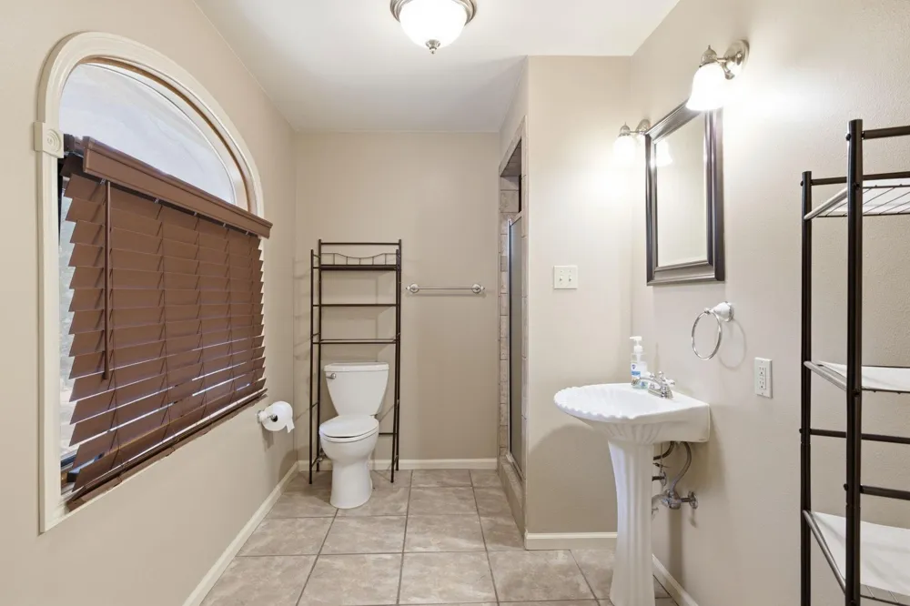 19412 Greenhill Drive Helotes, TX 78023