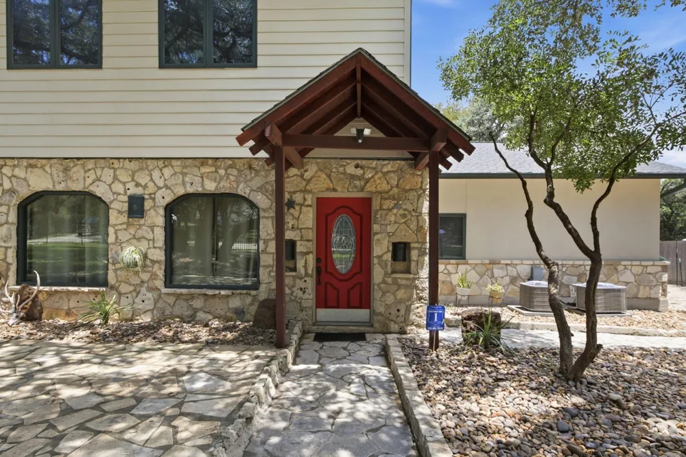 19412 Greenhill Drive Helotes, TX 78023