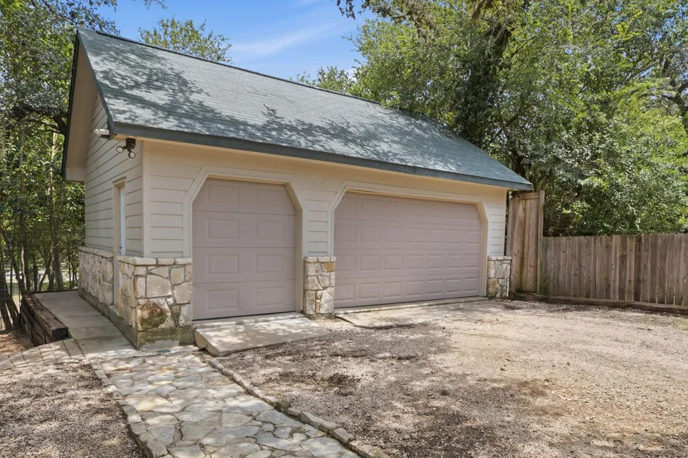 19412 Greenhill Drive Helotes, TX 78023