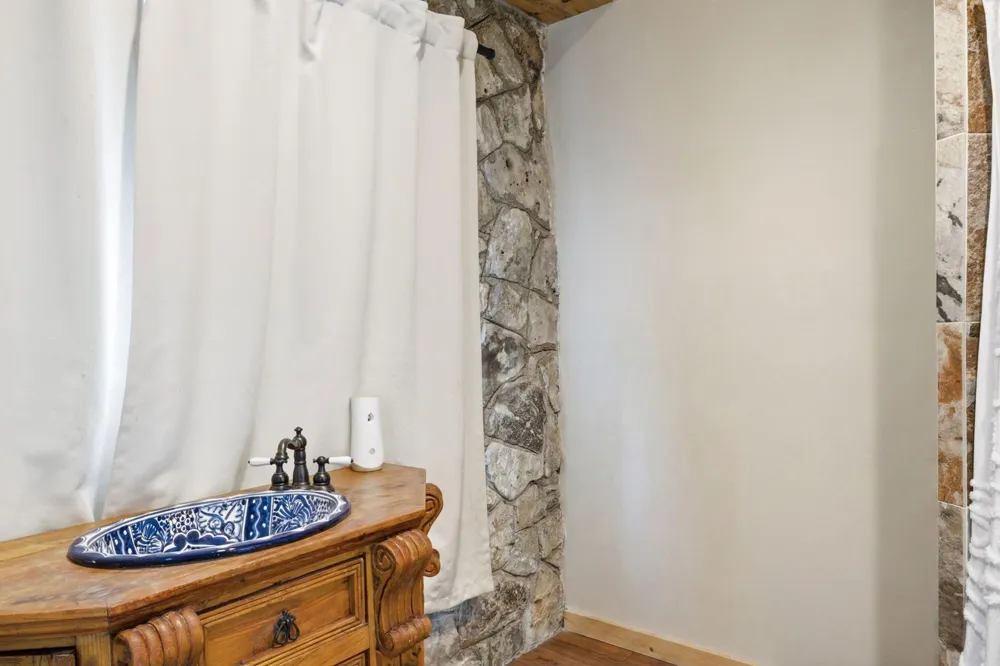19412 Greenhill Drive Helotes, TX 78023