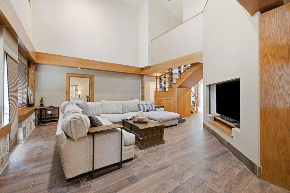 19412 Greenhill Drive Helotes, TX 78023