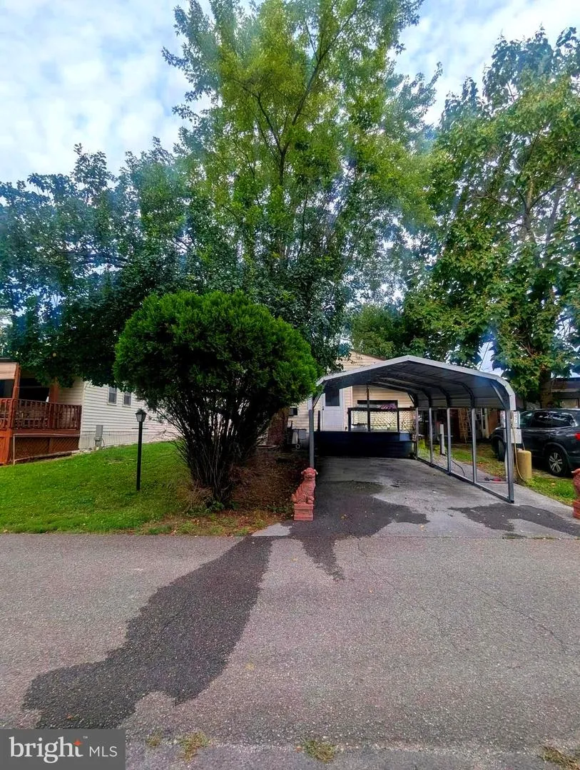 BEEHIVE AVENUE Falling Waters, WV 25419