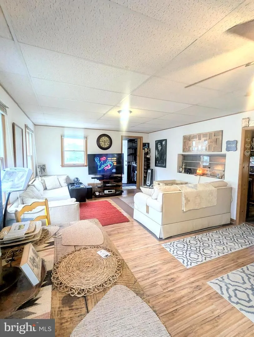 BEEHIVE AVENUE Falling Waters, WV 25419