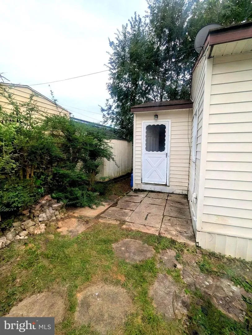 BEEHIVE AVENUE Falling Waters, WV 25419