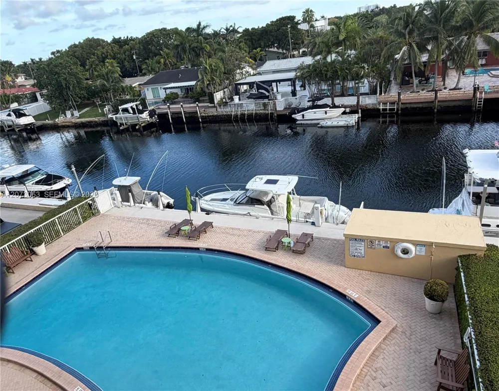 2000 NE 135th St #405 North Miami, FL 33181