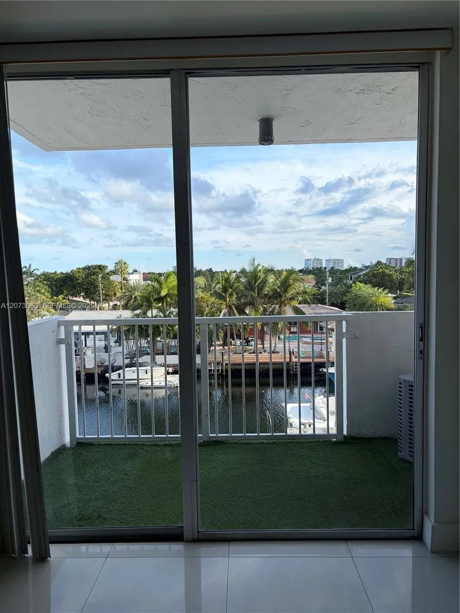 2000 NE 135th St #405 North Miami, FL 33181
