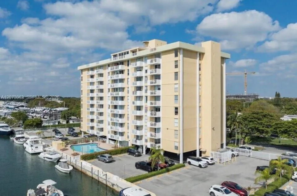2000 NE 135th St #405 North Miami, FL 33181