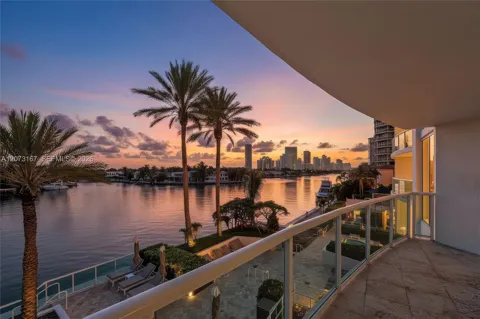 20201 E Country Club Dr #308