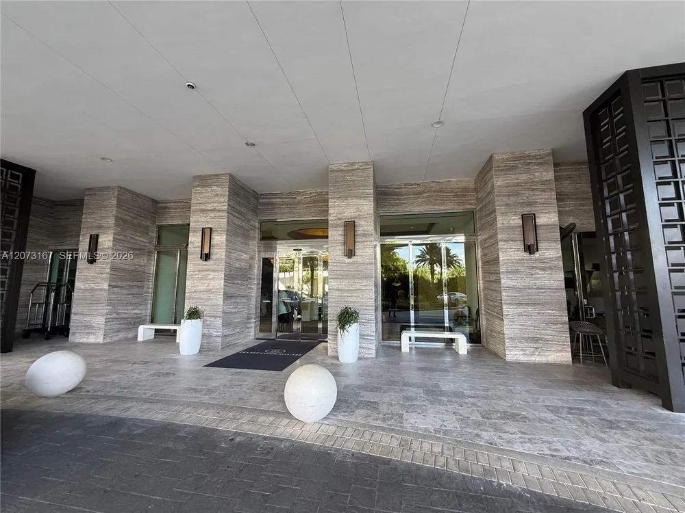 20201 E Country Club Dr #308 Aventura, FL 33180