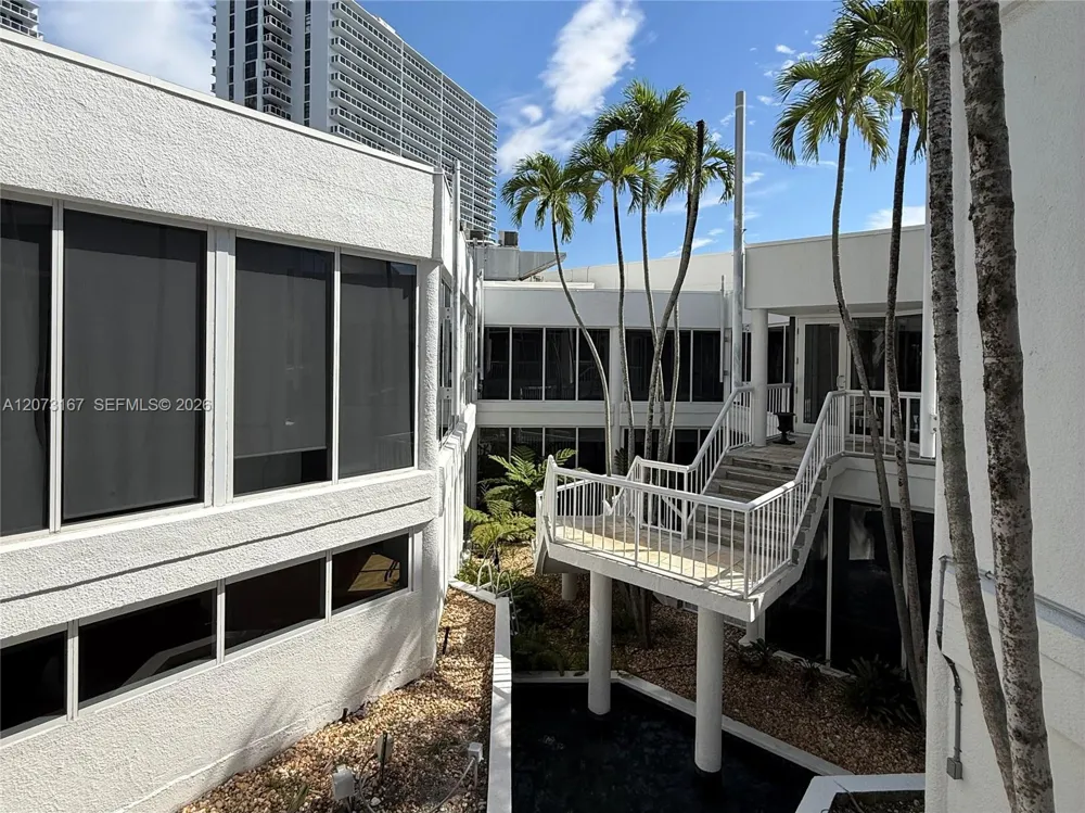 20201 E Country Club Dr #308 Aventura, FL 33180