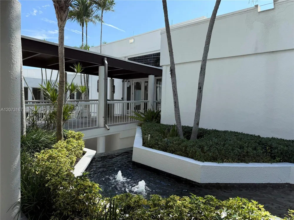 20201 E Country Club Dr #308 Aventura, FL 33180