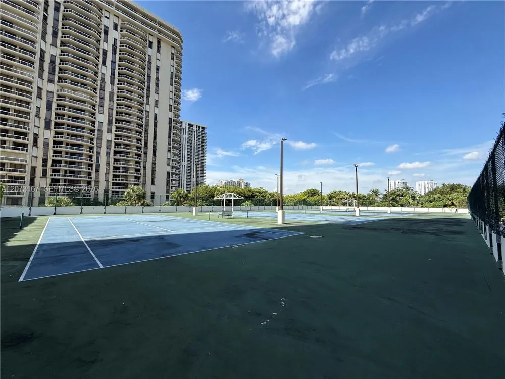 20201 E Country Club Dr #308 Aventura, FL 33180