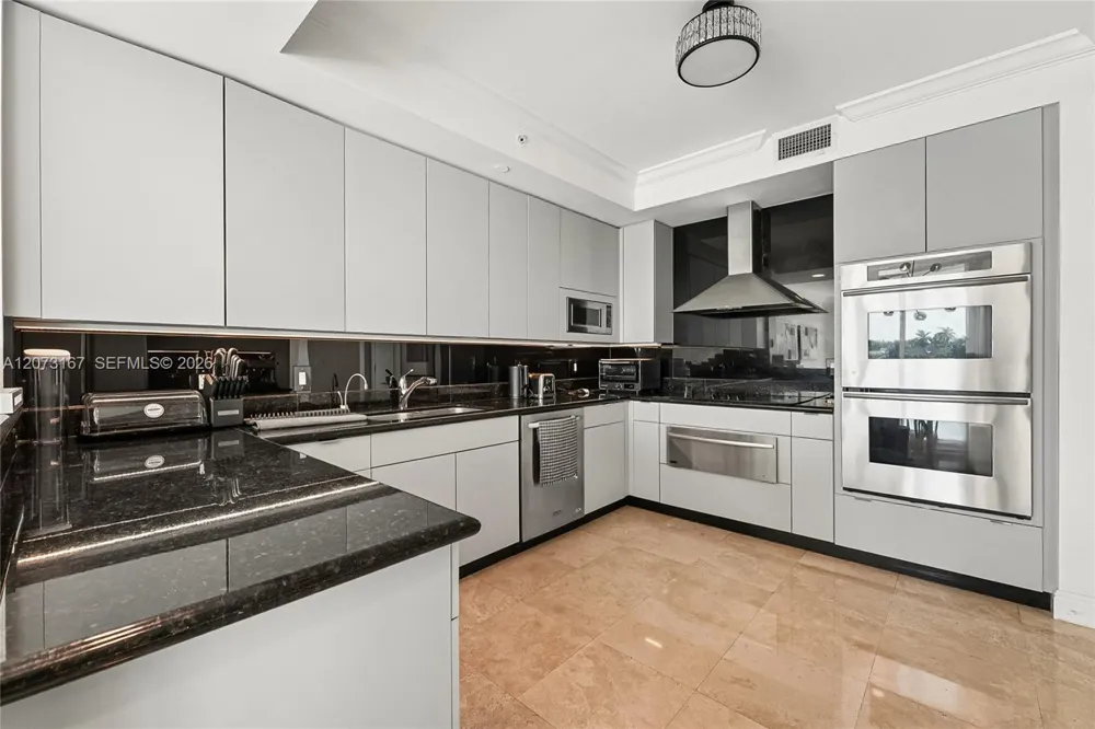20201 E Country Club Dr #308 Aventura, FL 33180