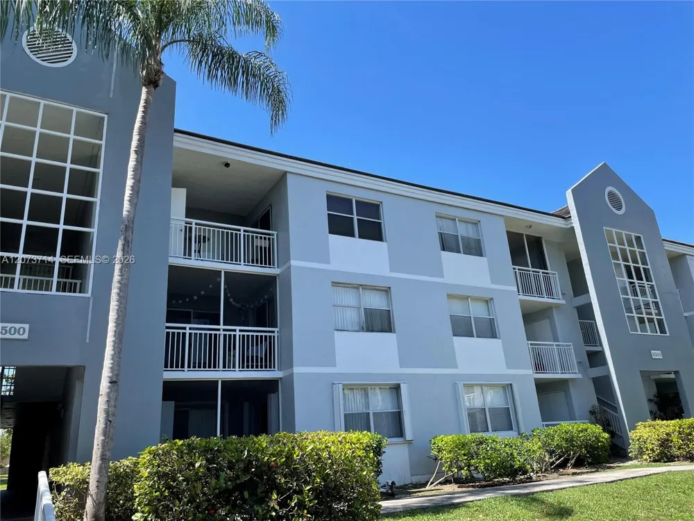 8500 SW 212th St #309 Cutler Bay, FL 33189