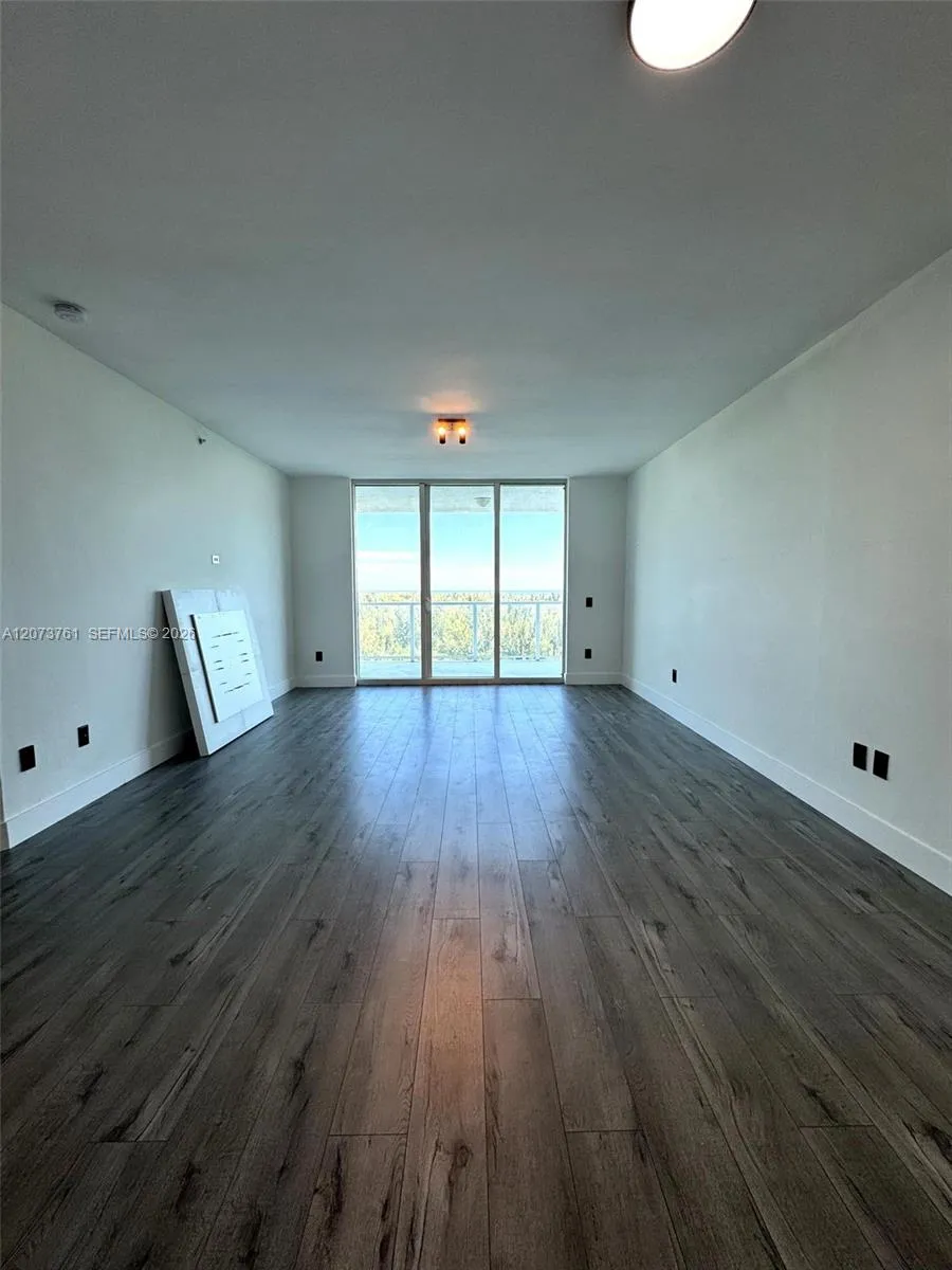 15051 Royal Oaks Ln #1403 North Miami, FL 33181