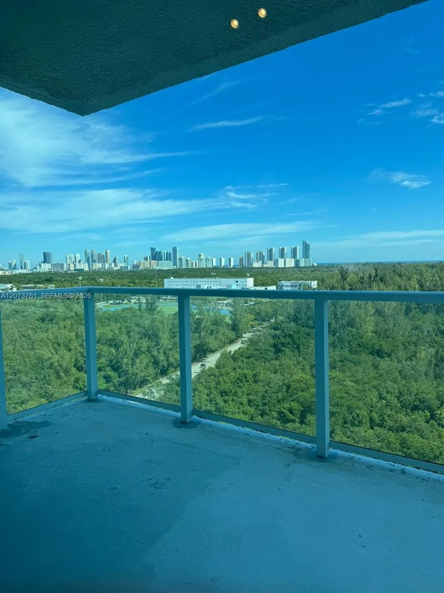 15051 Royal Oaks Ln #1403 North Miami, FL 33181