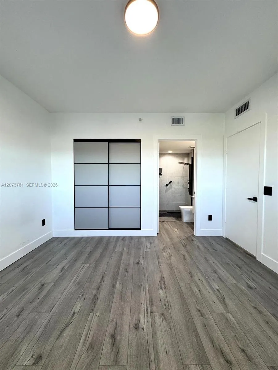 15051 Royal Oaks Ln #1403 North Miami, FL 33181