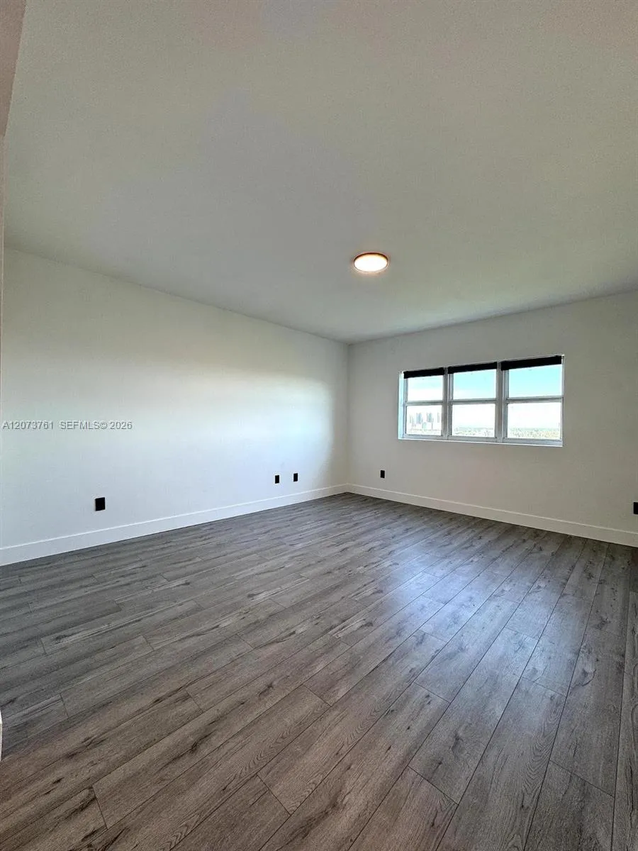 15051 Royal Oaks Ln #1403 North Miami, FL 33181