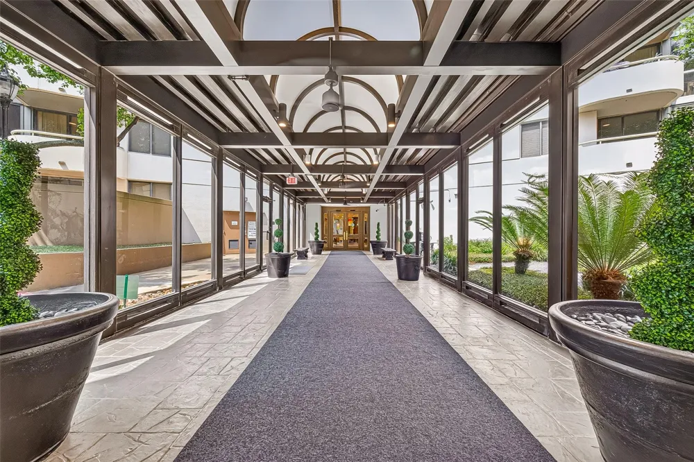 3525 Sage Road #1116 Houston, TX 77056