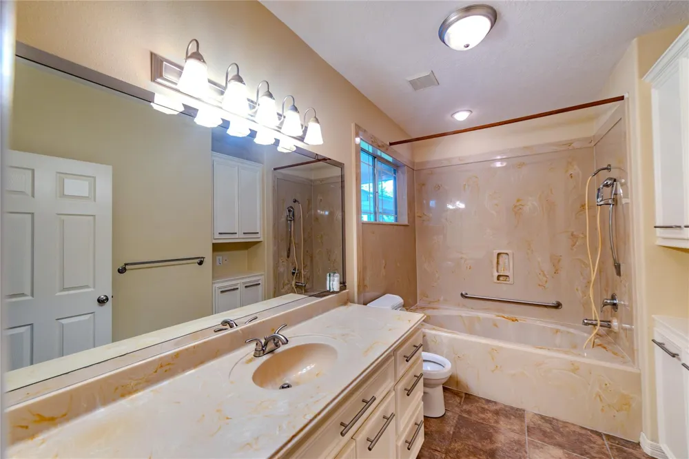 1107 Du Barry Lane Houston, TX 77018