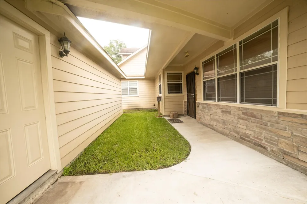 1107 Du Barry Lane Houston, TX 77018