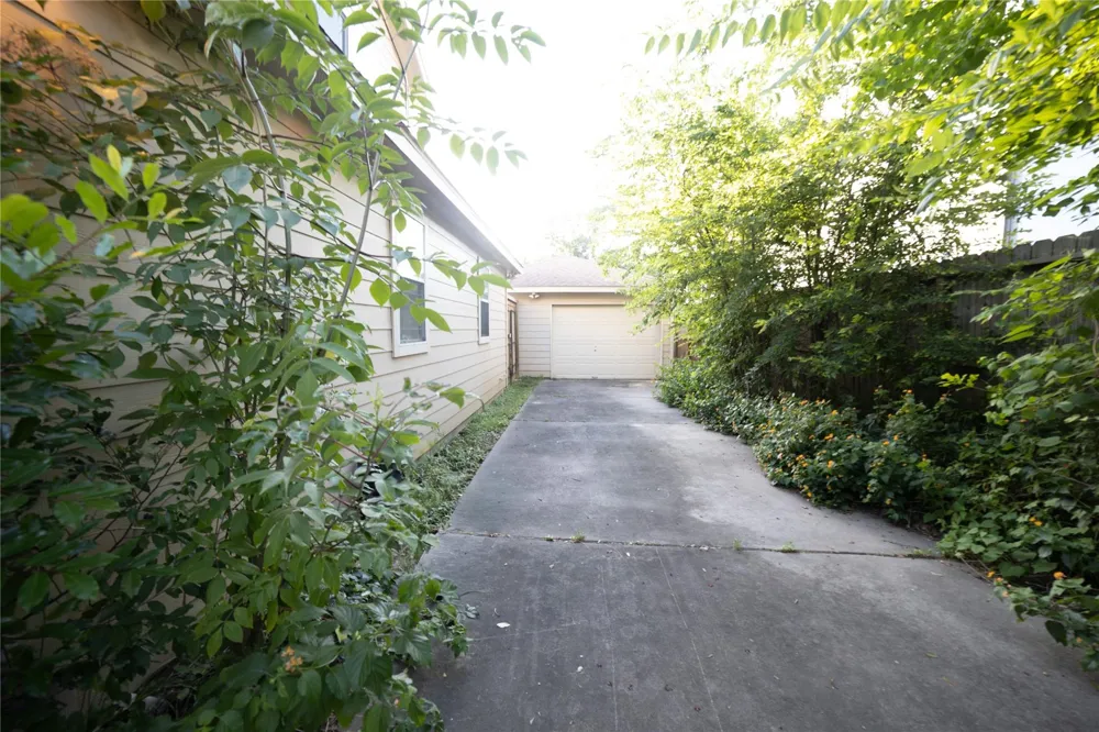 1107 Du Barry Lane Houston, TX 77018