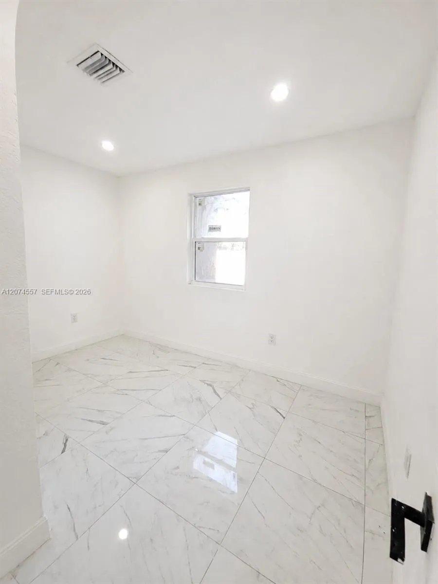 980 NW 13th St Homestead, FL 33030