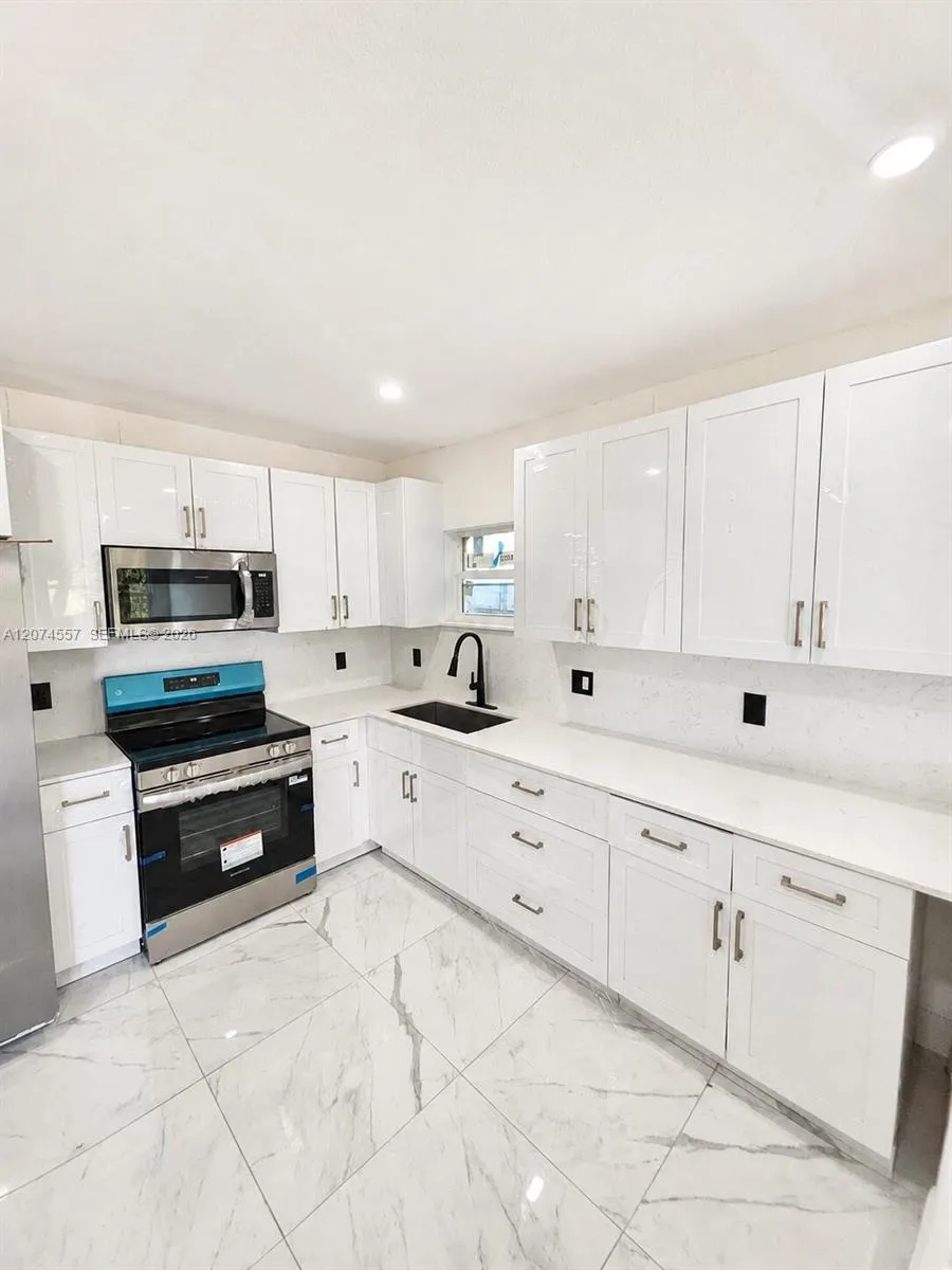 980 NW 13th St Homestead, FL 33030