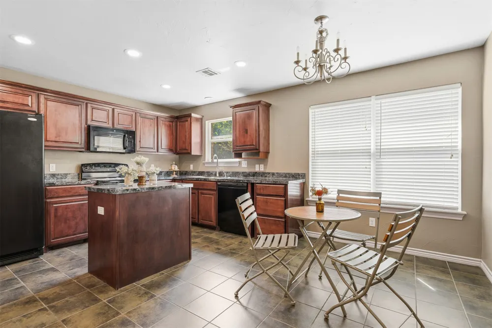 4702 Lake Shore Drive Ardmore, OK 73401